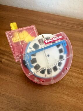Vintage View-Master 3D viewer and reel